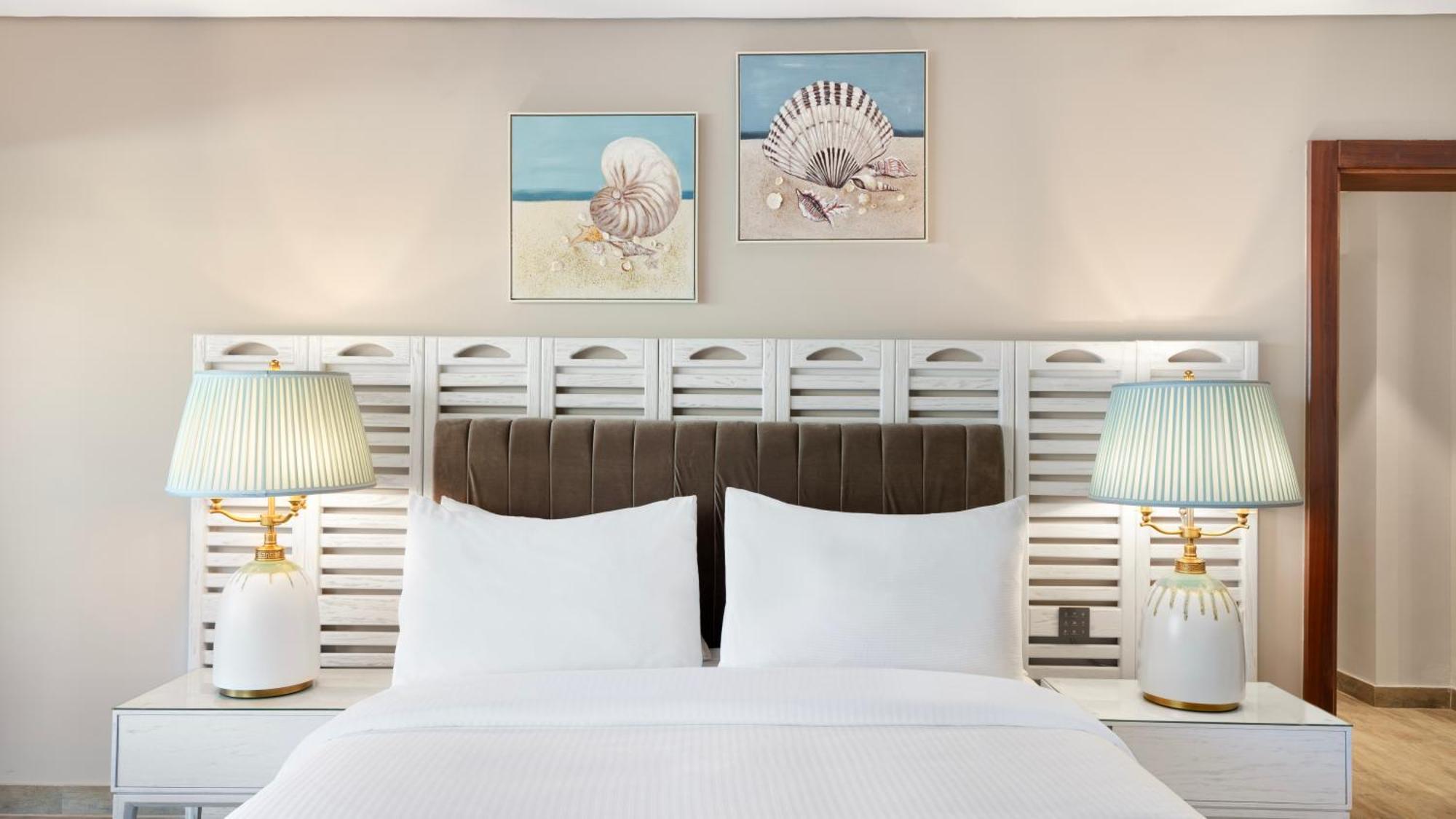 Rixos Premium Alamein El Alamein Chambre photo A bedroom at Hilton Garden Inn